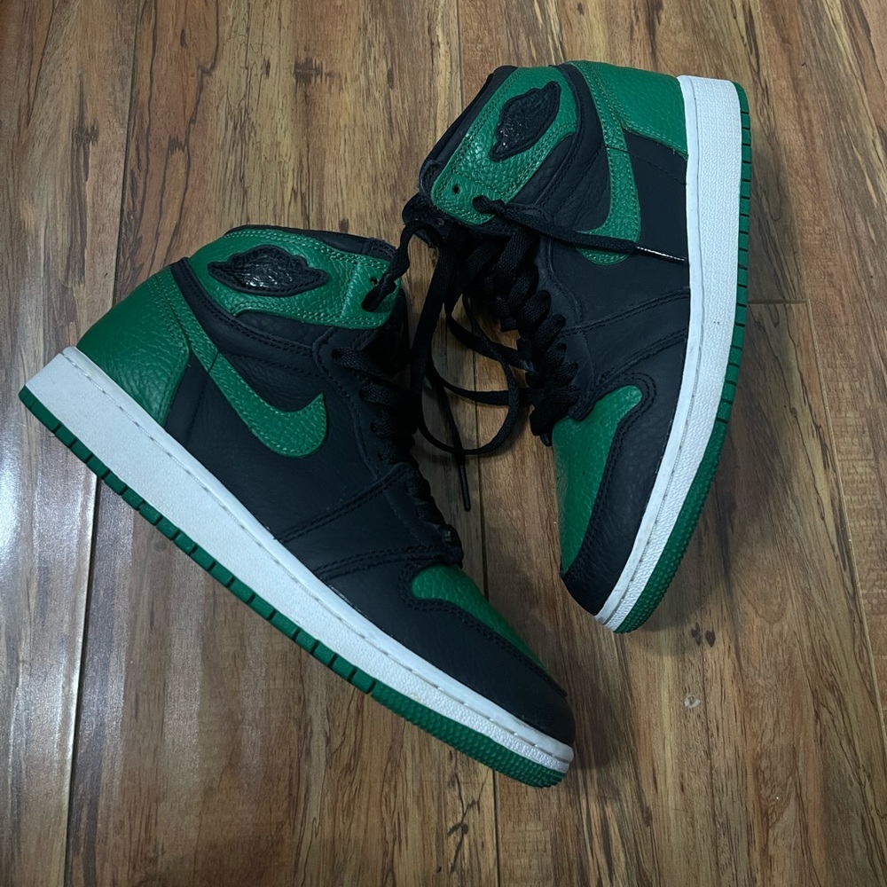 Air Jordan 1 Pine Green